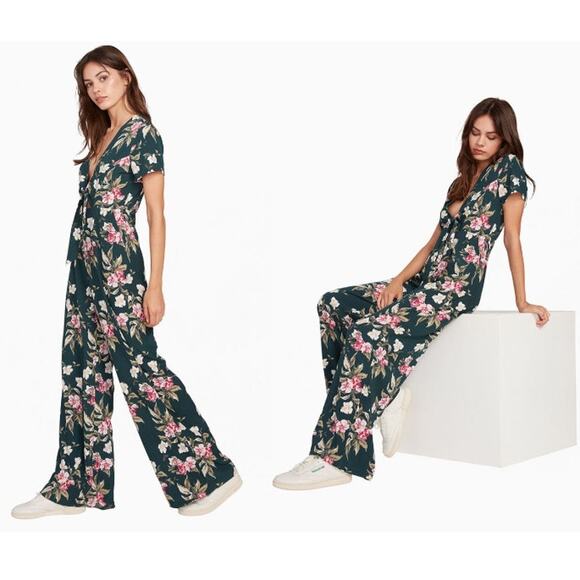 New NWT‎ Volcom Haute Tropic Wide Leg Floral Jumpsuit Size Medium - Picture 1 of 12